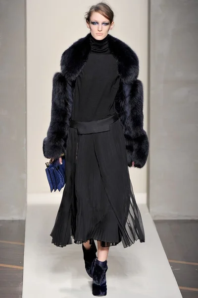 Look 16